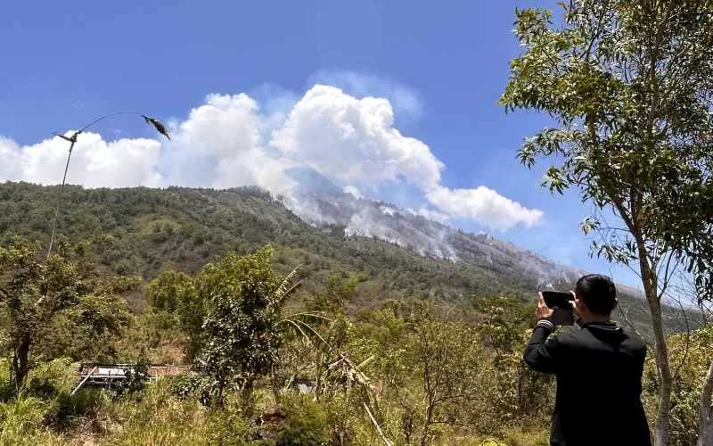 BANYAK BERMUNCULAN VILA BODONG : Karangasem dengan latar pemandangan Gunung Agung . (dok.radar bali)