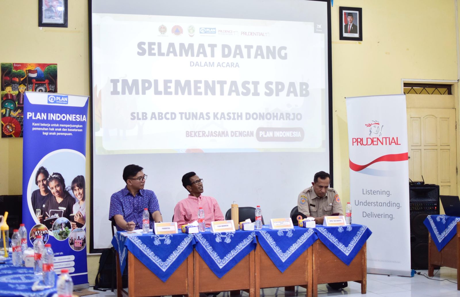SEKOLAH AMAN: Suasana Dialog program Implementasi Satuan Pendidikan Aman Bencana di Bali