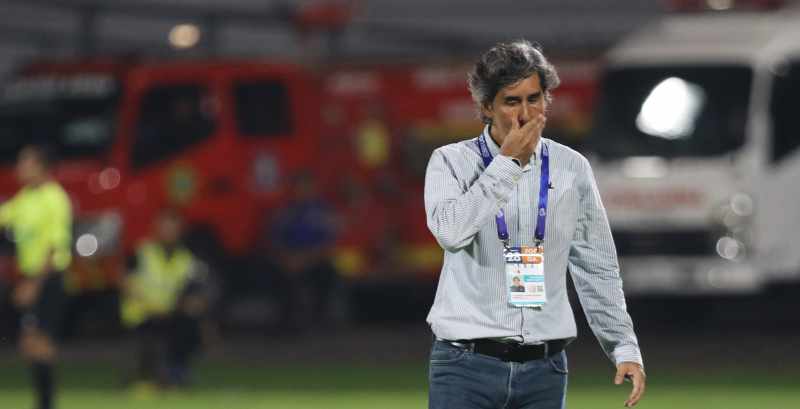 FOKUS TUNTASKAN LAGA SERDADU TRIDATU: Pelatih kepala Bali United, Stefano &ldquo;Teco&rdquo; Cugurra. (miftahuddin/radar bali)