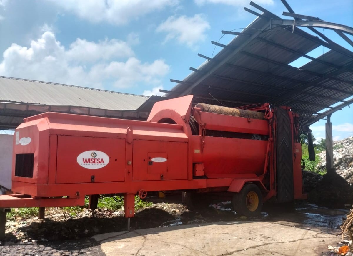 TERANCAM MANGKRAK: Mesin pengolah sampah menjadi RDF bantuan PT Wisesa Global Solusindo di TPA Peh Kaliakah Jembrana dilaporkan tak beroperasi secara optimal