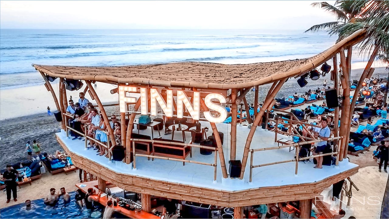 PARTY: Suasana di Finns Beach Club Bali.