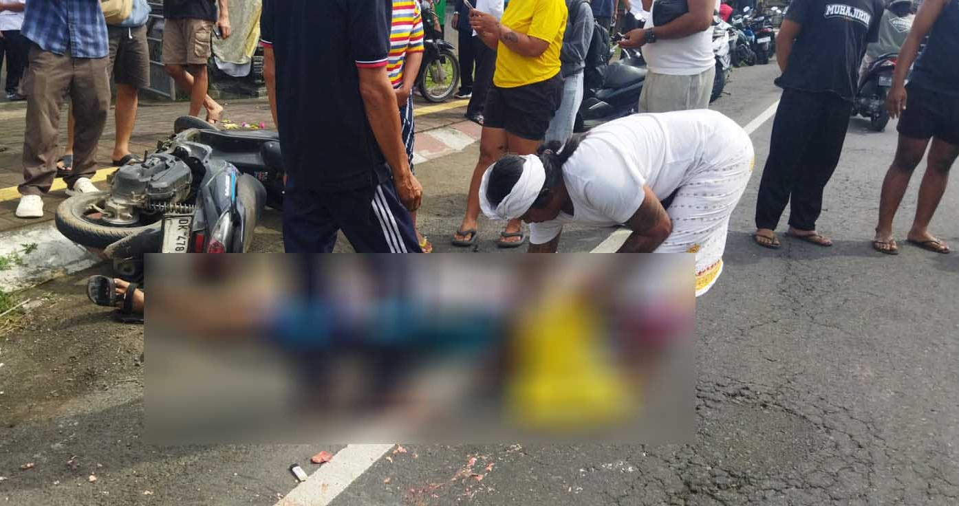 MENGENASKAN : Kondisi pengendara motor korban kecelakaan terlindas truk tronton. (foto: Polsek Melaya)