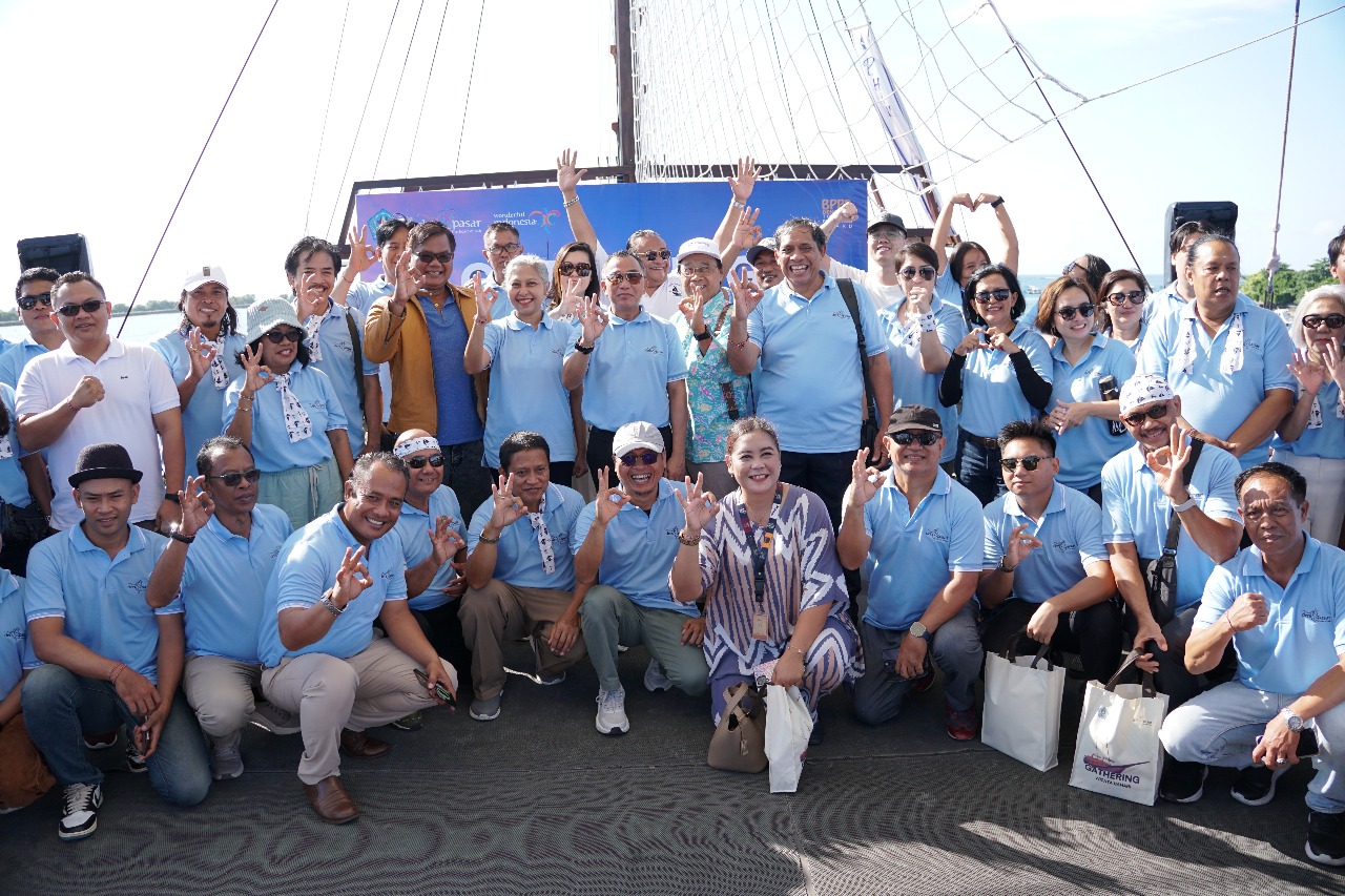 Gathering Wisata Bahari gelaran Dispar Kota Denpasar di Phinisi Cruise, Pelabuhan Benoa, Bali pada Jumat, 16 Mei 2025.
