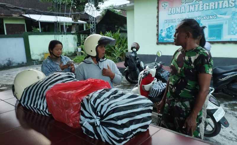 ULAH ISENG MERUGIKAN : Pesanan fiktif 1.000 tusuk sate lilit ayam di Makodim 1610/Klungkung, Minggu (18/5/2025). (Foto: Kodim 1610/Klungkung)