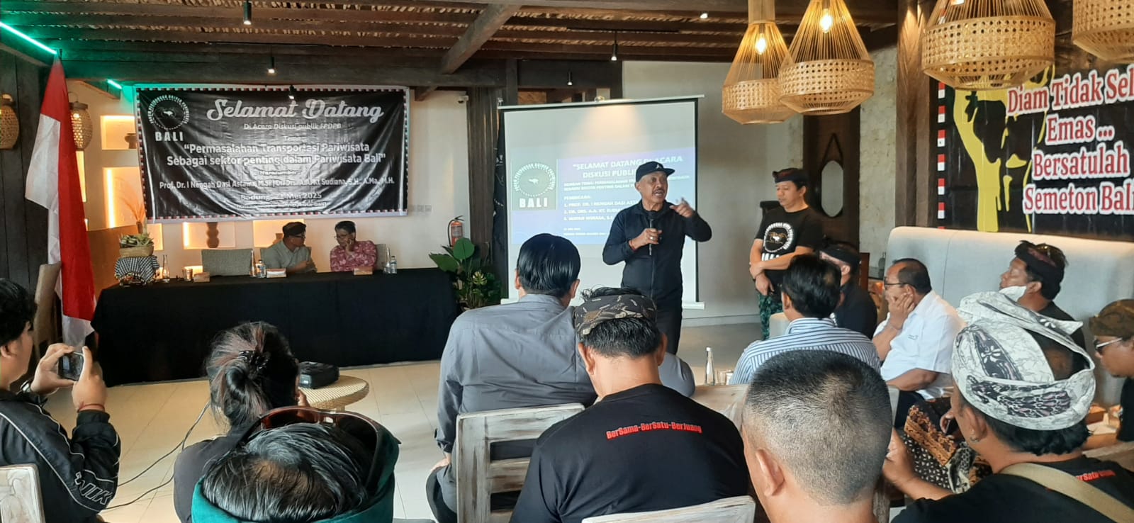 RESAH: Prof. Dr. Dasi Astawa kritik banyak regulasi tapi tak implementasi di diskusi punlik FPDPB di Kuta, Rabu 21 Mei 2025.