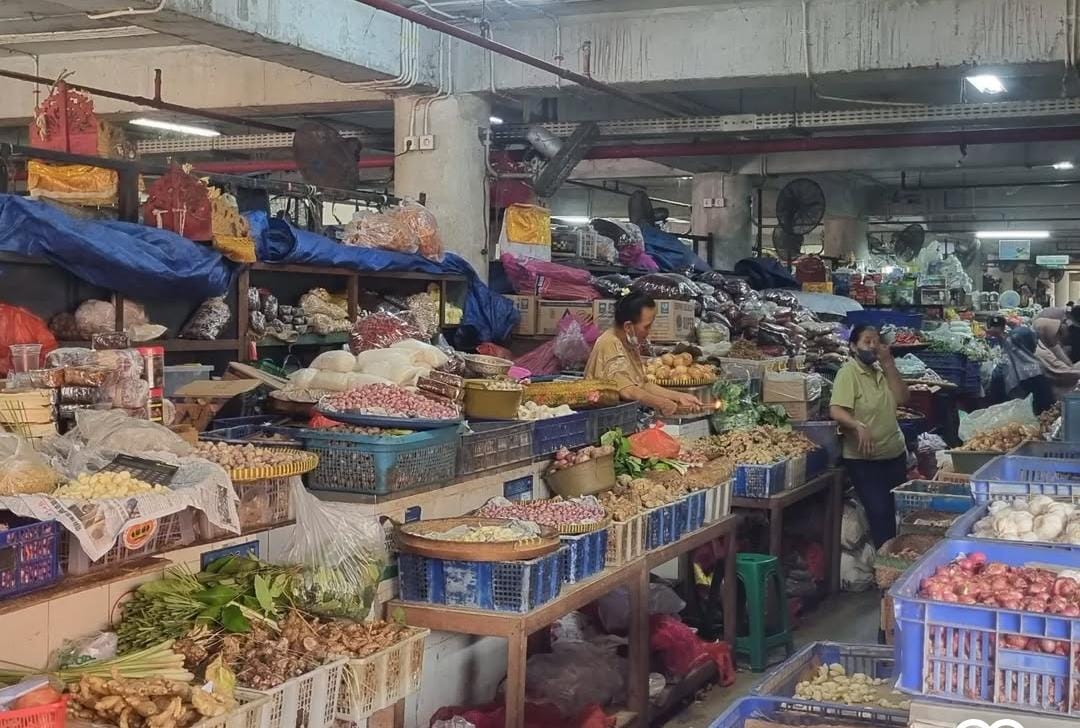 Suasana pasar Badung, Denpasar.