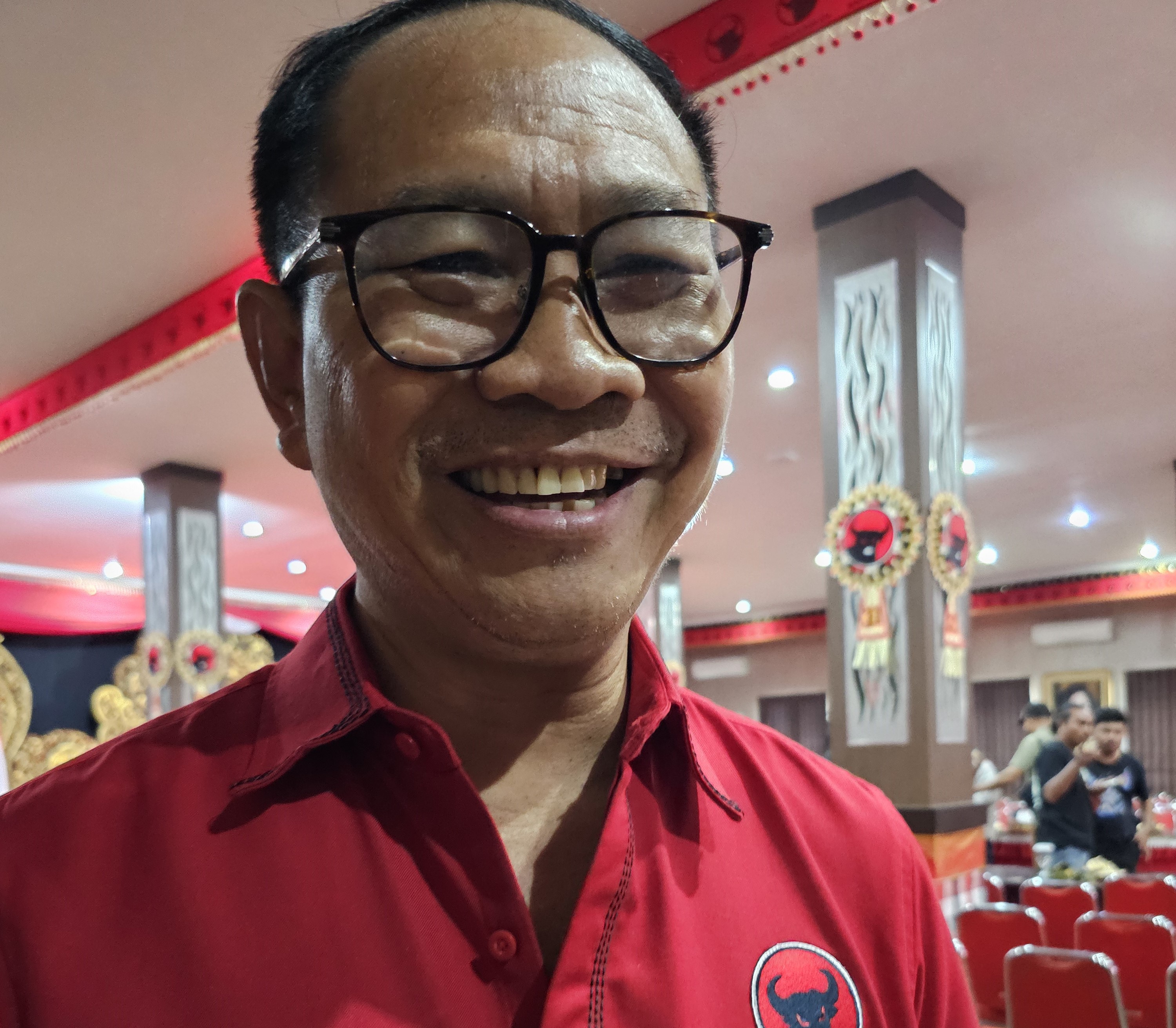 JADI MERAH: Mantan politisi Golkar yang bergabung PDIP Ketut Suiasa adalah mantan Wakil Bupati Badung yang kini bergabung PDI Perjuangan.