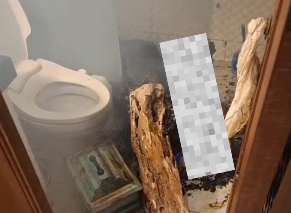 SADIS: Ade Adriansah, 54, tewas terkapar di lantai toilet,  dengan luka bakar di sekujur tubuh.