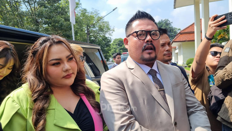 Lisa Mariana hadiri sidang perdananya