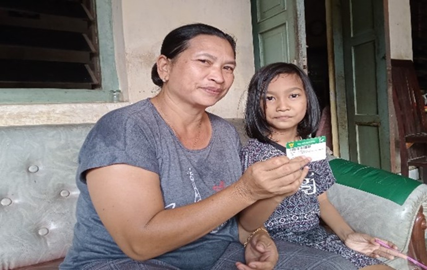 Sariyoni bersama putrinya anaknya Prili.