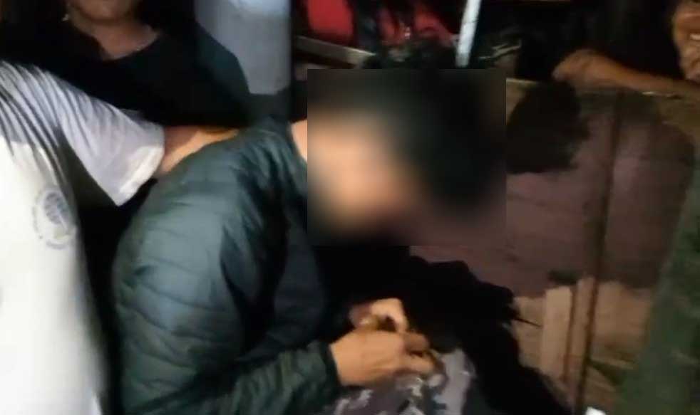 DITANGKAP : PT saat diamankan warga hendak mencuri di warung milik warga di di Banjar Bale Agung, Desa Yehembang, Kecamatan Mendoyo. (Foto: istimewa)