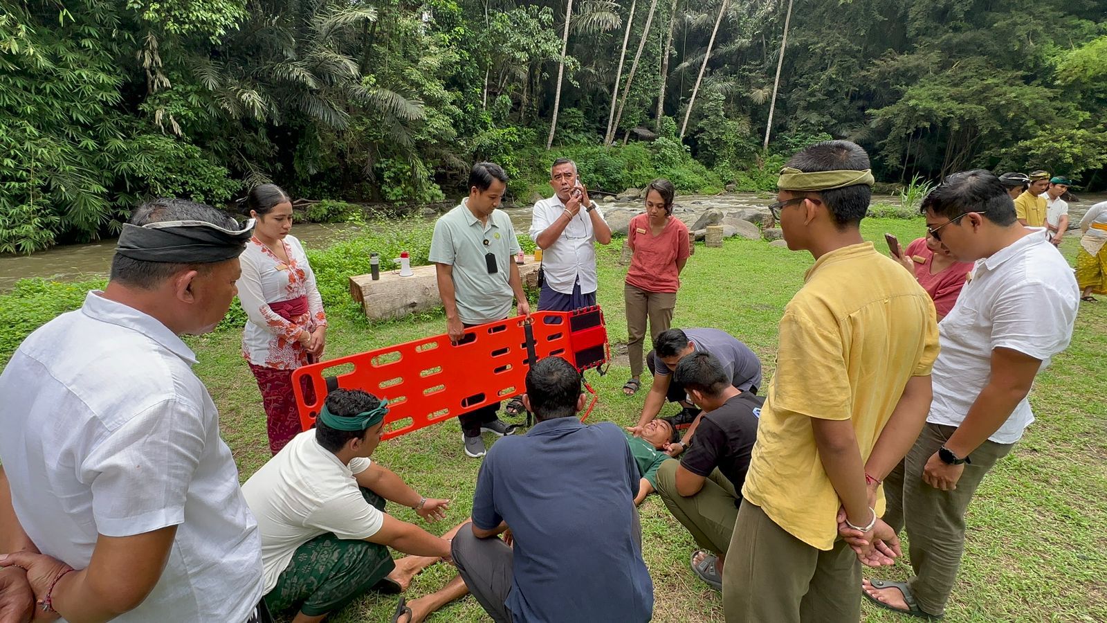 RS Ari Canti berikan First Aid Training kepada seluruh karyawan Bambu Indah Resort di kawasan Ubud (21/5/2025).