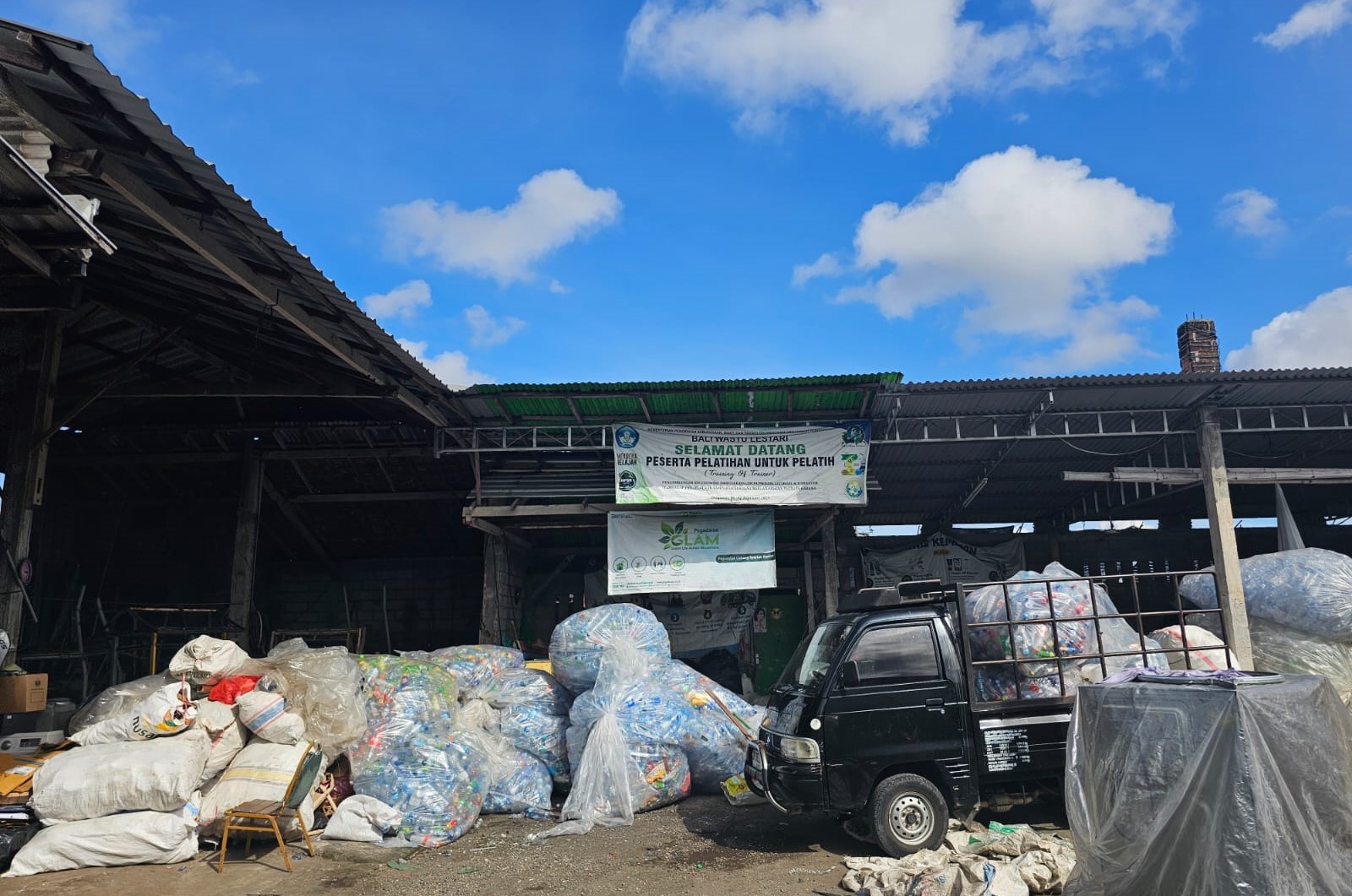 KONTROVERSIAL: Salah satu Bank Sampah yang selama ini menampung sampah plastik untuk daur ulang