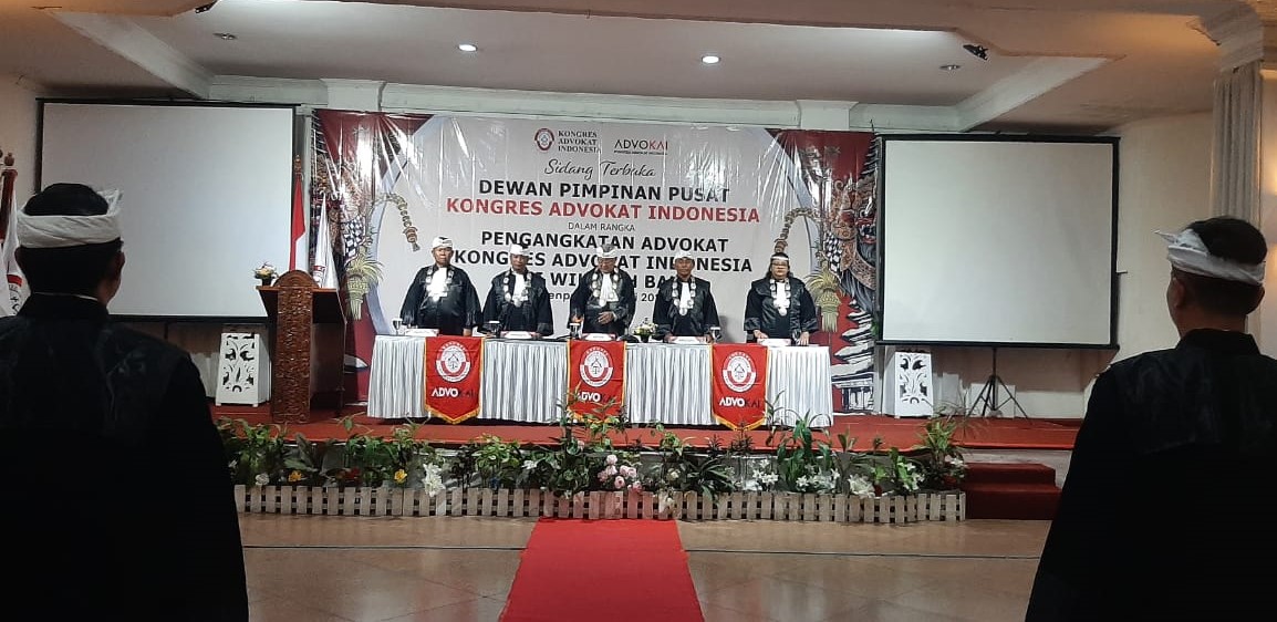JAGA ETIK: Suasana hikmad pengangkatan advokat Kongres Advokat Indonesia (KAI) di Hotel Inna Bali Heritage Veteran Denpasar, Rabu, 4 Juni 2025.