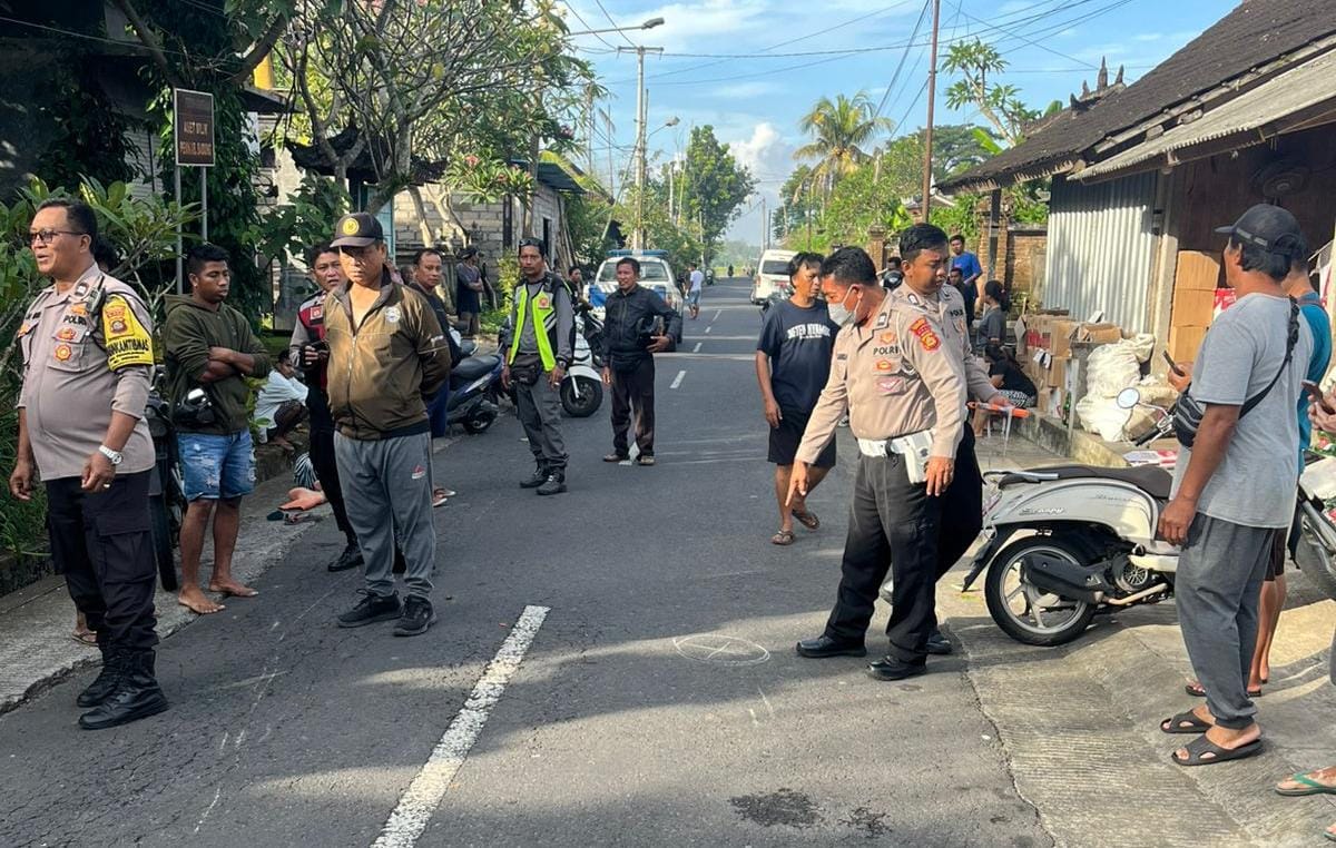 KECELAKAAN: Olah TKP oleh Satlantas Polres Badung terkait kecelakaan merenggut nyawa siswi di Mengwi