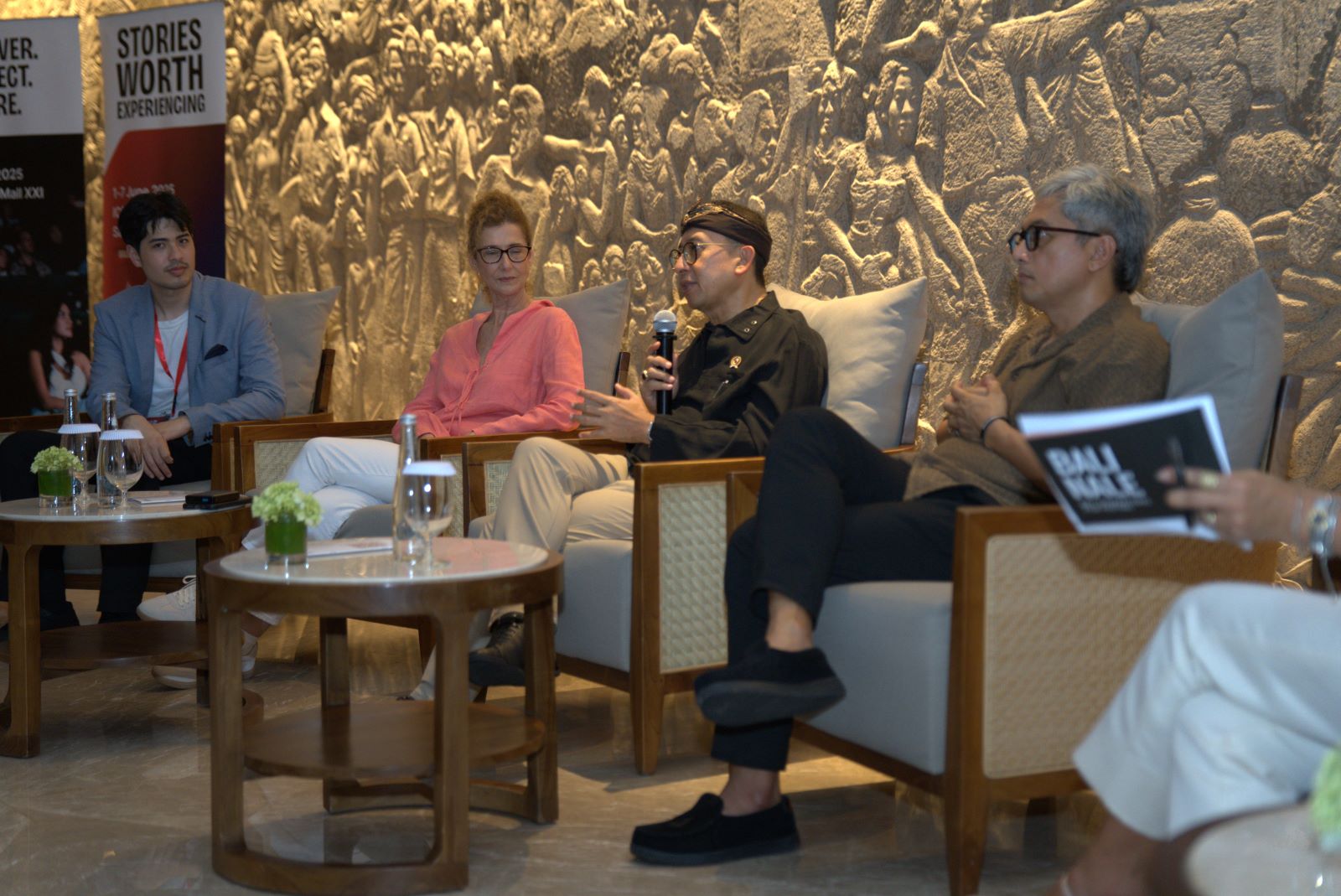 Menteri Kebuadayaan RI, Fadli Zon (tengah) saat memberikan keterangan pers sebelum penutupan BaliNale ke-18 di The Meru Sanur, Sabtu malam, 7 Juni 2025.