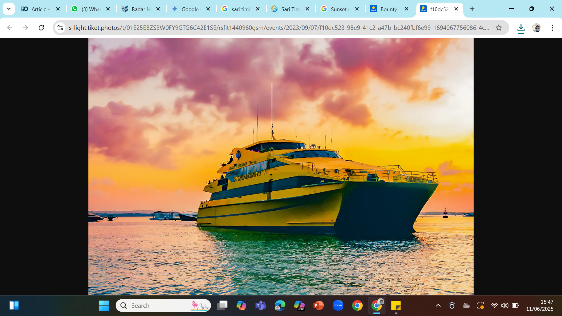 Ilustrasi - Makan malam di cruise sembari menikmati sunset Bali.