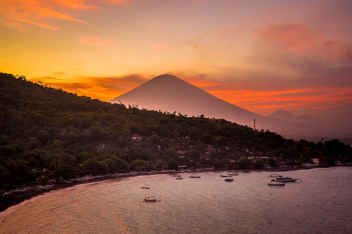SUNSET DI AMED - Teluk Jemeluk, Gunung Agung, dan lembayung di Amed, Karangasem.