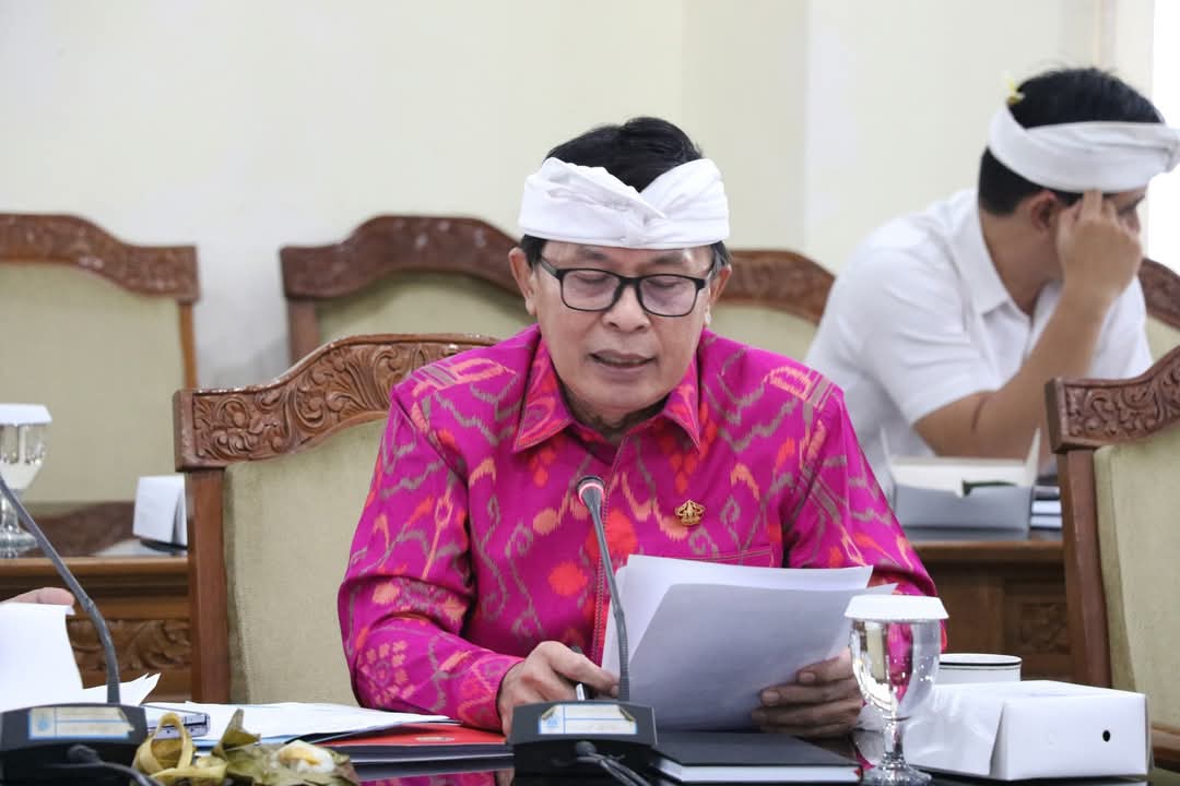 KECEWA: Ketua Fraksi PDI Perjuangan DPRD Bali  I Made Supartha
