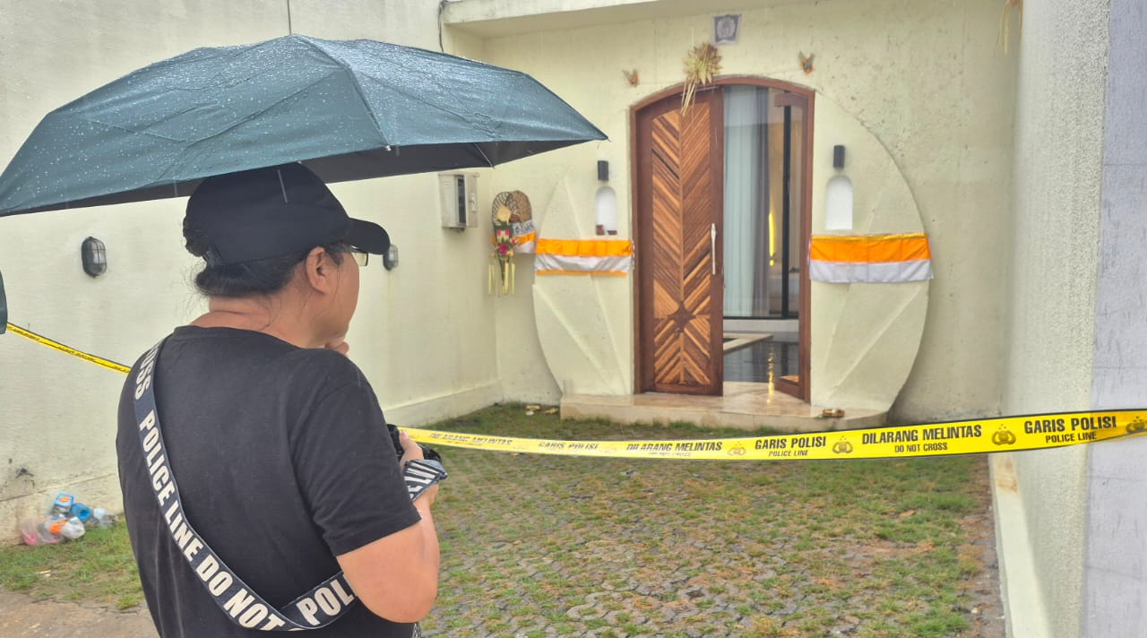 DIJAGA: Koridor depan vila Casa Santisya TKP penembakan gengster Australia di Mengwi Badung