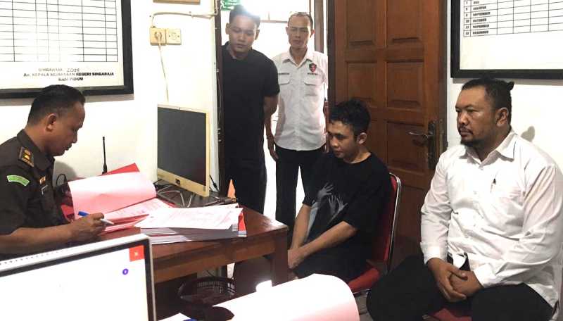 CERDIK : Putu Yasa alias Kasot (berkaus hitam). (istimewa)