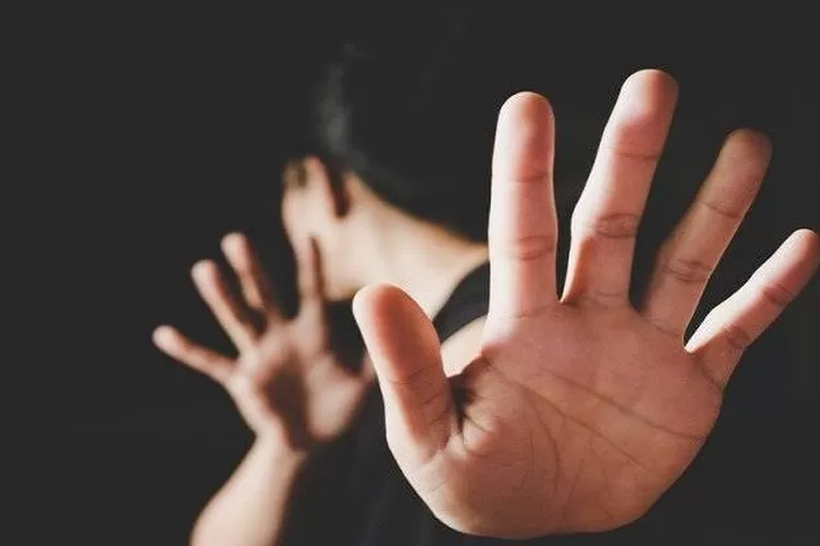 PELECEHAN: Ilustrasi pelecehan seksual sentuh dan remas payudara wanita Ambon yang berujung ke polisi.