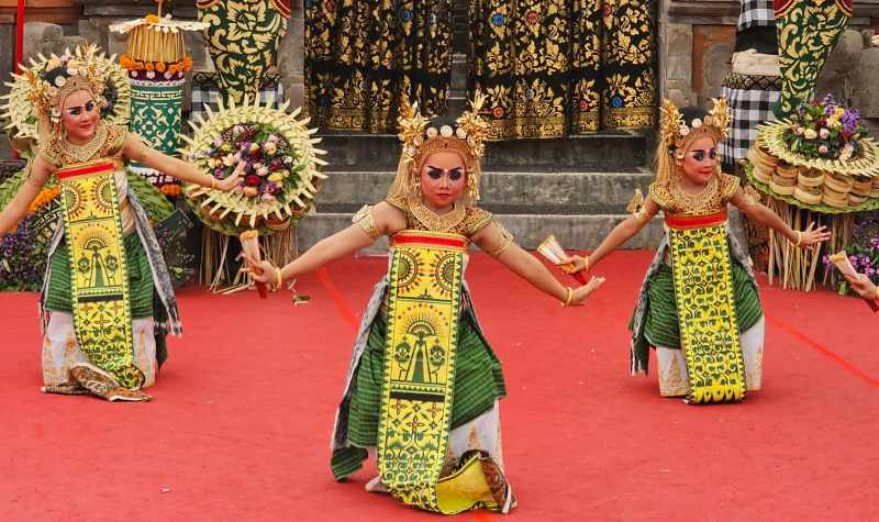 PEMBARUAN: Sanggar Gita Swara Pertiwi, Desa Singapadu, Sukawati, Gianyar  mementaskan Seni Neoklasik Semar Pegulingan di Kalangan Angsoka. (Foto : Ni Kadek Novi Febriani/Radar Bali)
