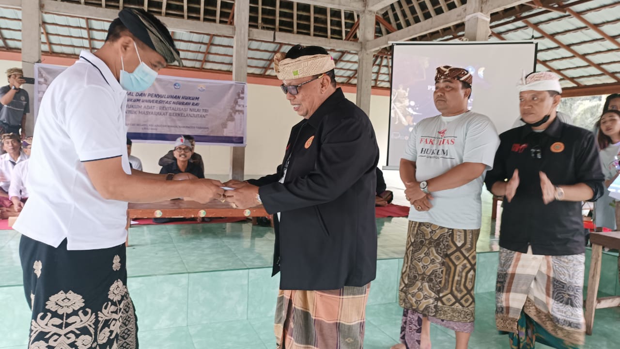 JAGA TRI HITA KARANA: Baksos dan penyuluhan hukum FH UNR di Wantilan Pura Luhur Pucak Geni Desa Adat Sribupati, Desa Cau Blayu, Marga, Tabanan, Sabtu (5/7/2025)