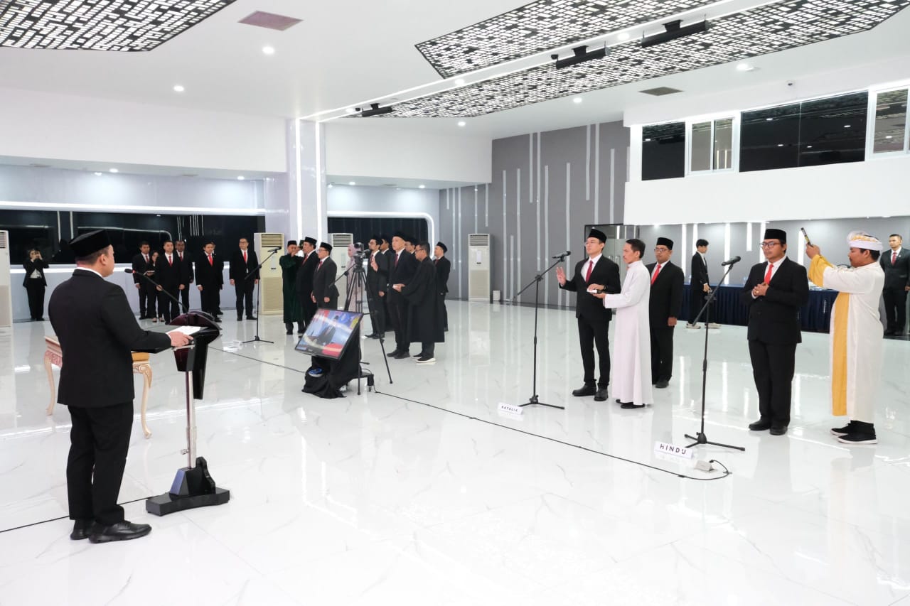 SE-INDONESIA: Menteri ATR/Kepala BPN Nusron Wahid, resmi melantik 79 Pejabat Struktural secara daring dan luring di Aula Prona, Jakarta, Kamis (03/07/2025).