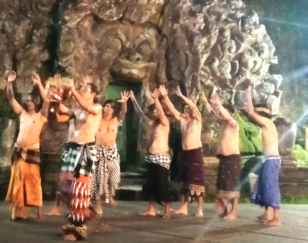 GELAR KARYA BERSAMA : Suasana pembukaan pameran bersama Komunitas Seniman Bedulu, Gianyar,  &ldquo;Metangi&rdquo; 11 Juli-11 Agustus 2025, dibuka Jumat (11/7/2025), di kawasan Goa Gajah.(istimewa)