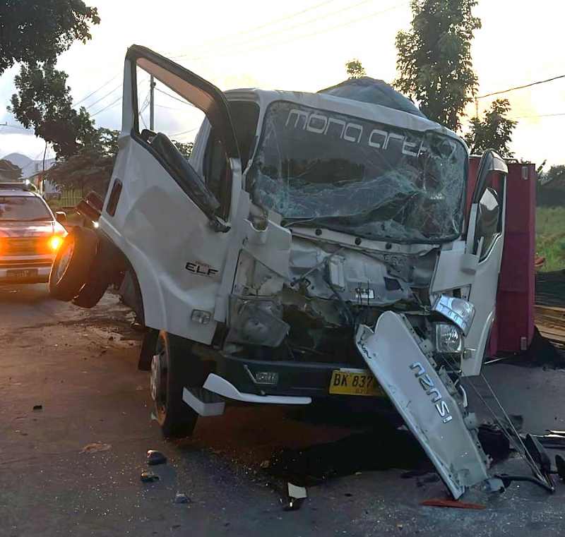 LANGSUNG RINGSEK : Kecelakaan truk di Jalan Bypass Ida Bagus Mantra, sebelah barat Simpang Dukuh, Desa Jumpai,Klungkung. (Foto: Humas Polres Klungkung)