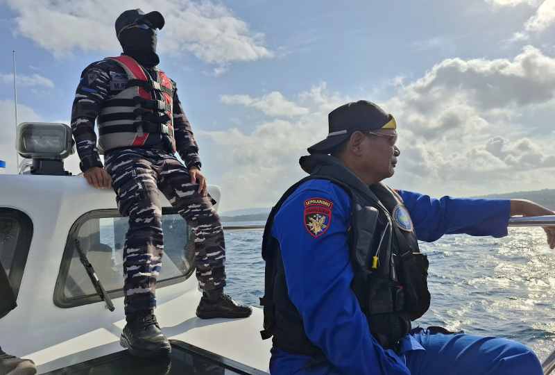 NIHIL : Pergerakan operasi pencarian korban KMP Tunu Pratama Jaya oleh tim SAR gabungan di hari terakhir. Operasi Senin (14/7/2025). (foto: Pos AL Gilimanuk, Jembrana)