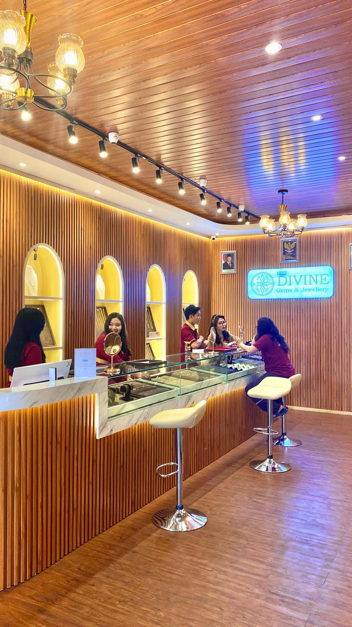 HADIR DI BALI: New Divine Gems and Jewellery dibuka secara resmi sejak Jumat (11/7/2025) di Pertokoan Duta Wijaya jalan Raya Puputan No. 08, Renon, Kota Denpasar.