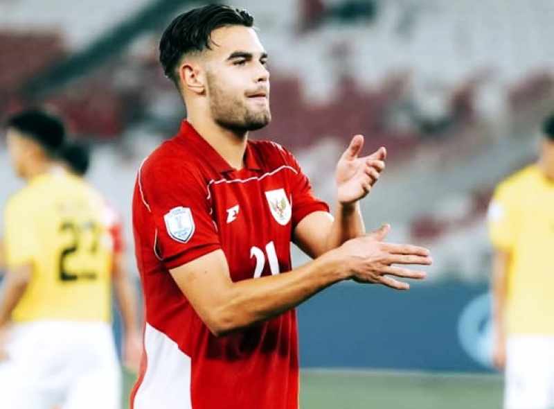 SELEBRASI ALA PACU JALUR: Jens Raven, rekrutan baru Bali United  yang masih berusia 19 tahun tampil menggila dengan enam gol melawan Brunei U-23. (foto Instagram Bali United)