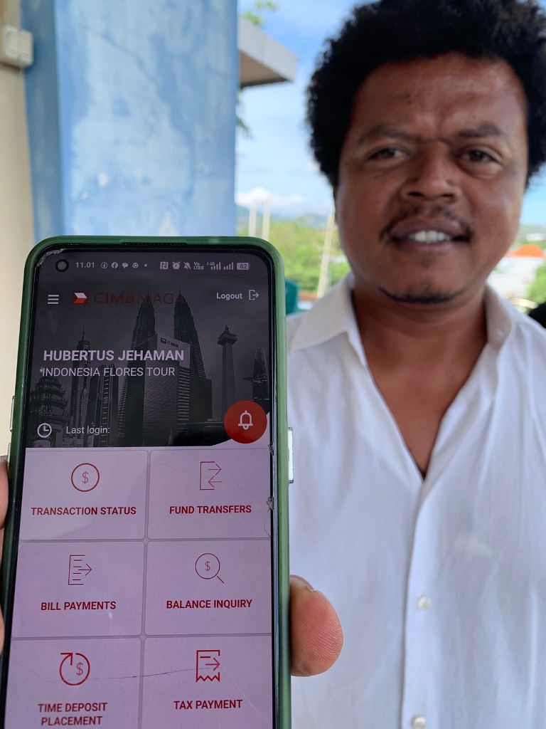 MERASA TERBANTU: Hubertus Jehaman saat ditemui di Denpasar.