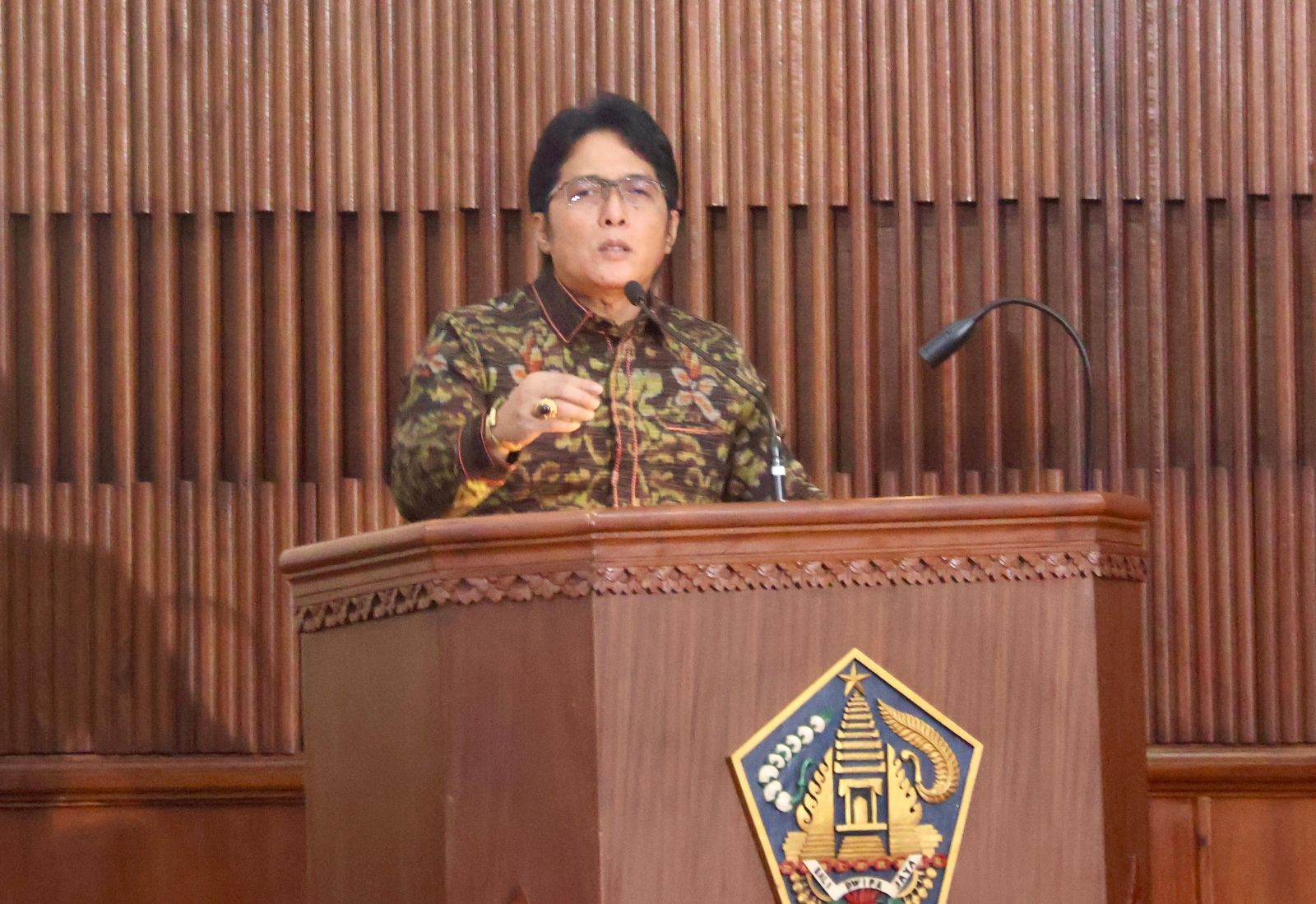 BAHAS KEMISKINAN: Wakil Gubernur Provinsi Bali I Nyoman Giri Prasta