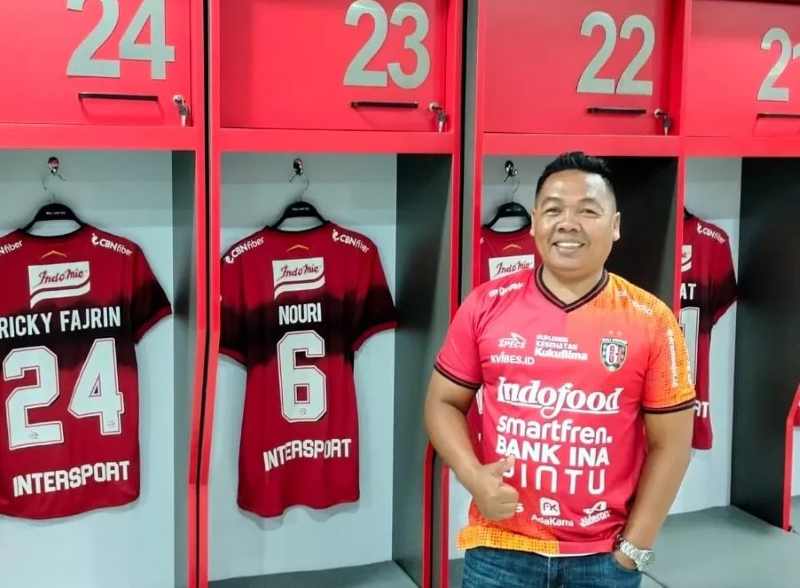SEMRINGAH MELIHAT BELANJA BALI UNITED: Ketut Subudi, suporter Semeton Bulldog, menilai manajemen serius membangun fondasi kuat jangka panjang.(Foto dok. Ketut Subudi untuk Radar Bali)