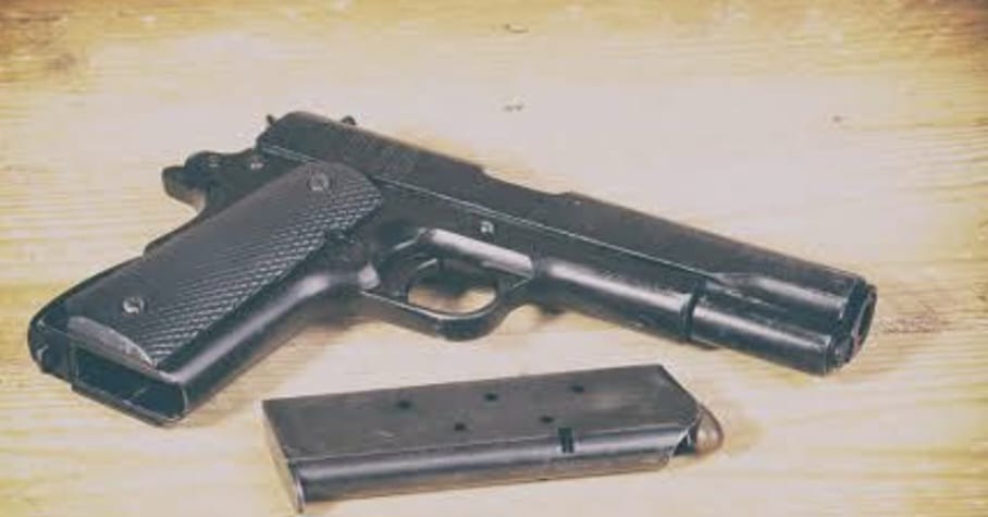 DITEMUKAN LAGI: Ilustrasi pistol yang dicari pasca penembakan sesama gangster Australia di Vila Casa Munggu Mengwi