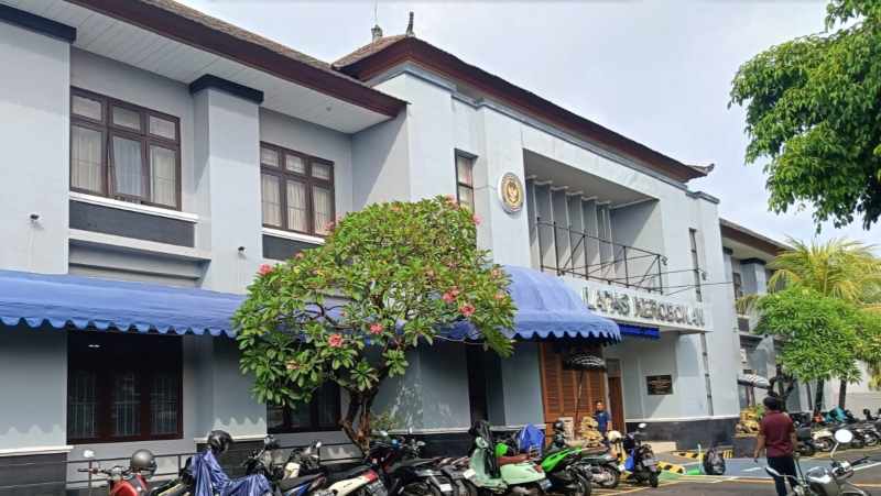 PIHAK LAPAS GELAR PENGECEKAN : Suasana di Lapas Kerobokan. Sudah dilakukan pengecekan untuk nama Awi dan tidak ditemukan. (foto:istimewa)