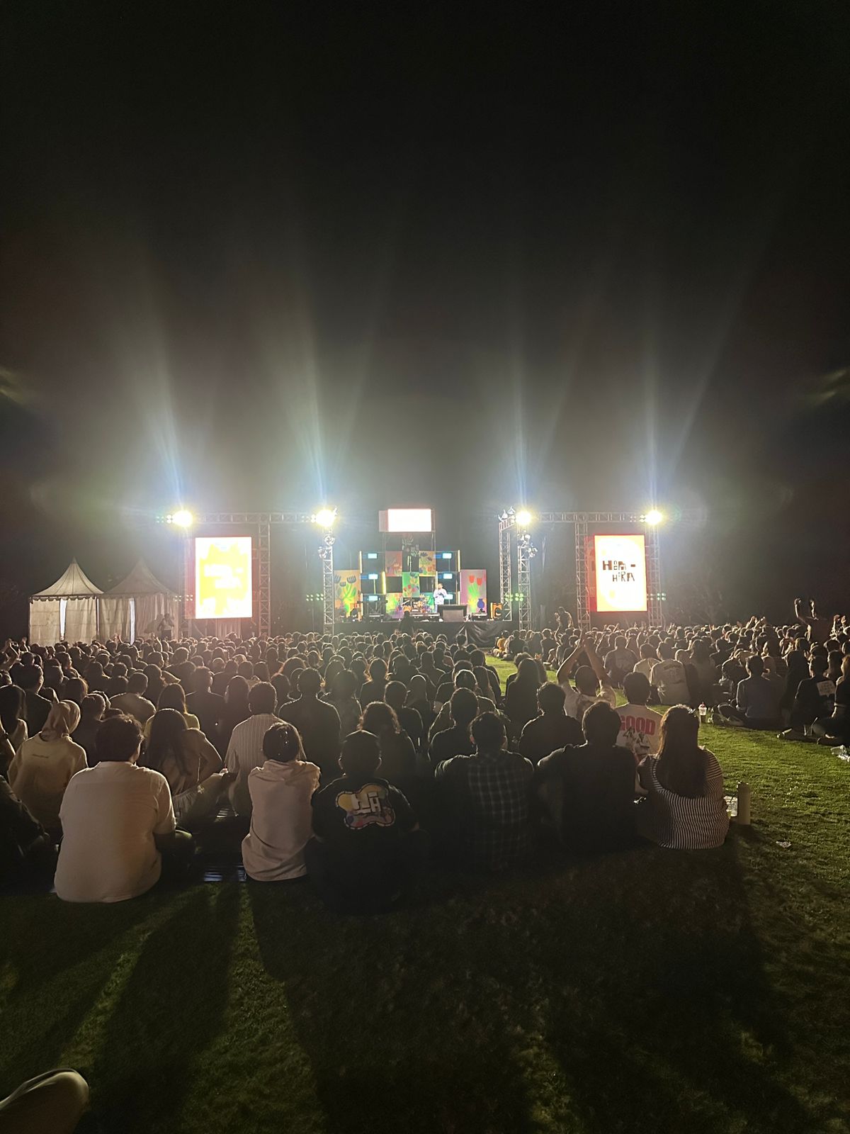 Suasana Istana Taman Jepun, Denpasar, Sabtu malam (19/7/2025) saat HOORA-HOORA Vol.2.