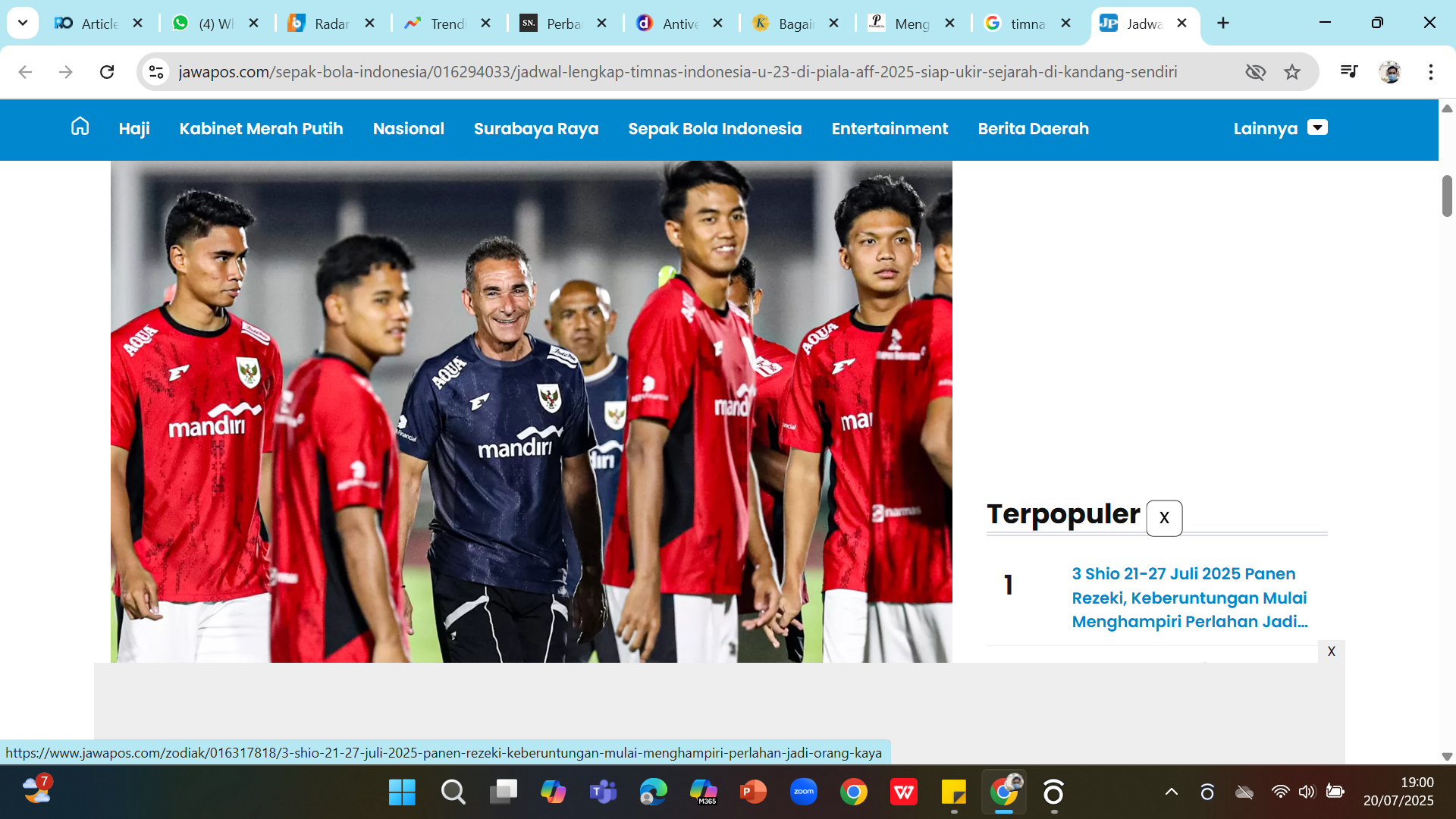 GENERASI EMAS - Gerald Vanenburg dan para pemain Timnas Indonesia U-23 yang turun di Piala AFF U-23