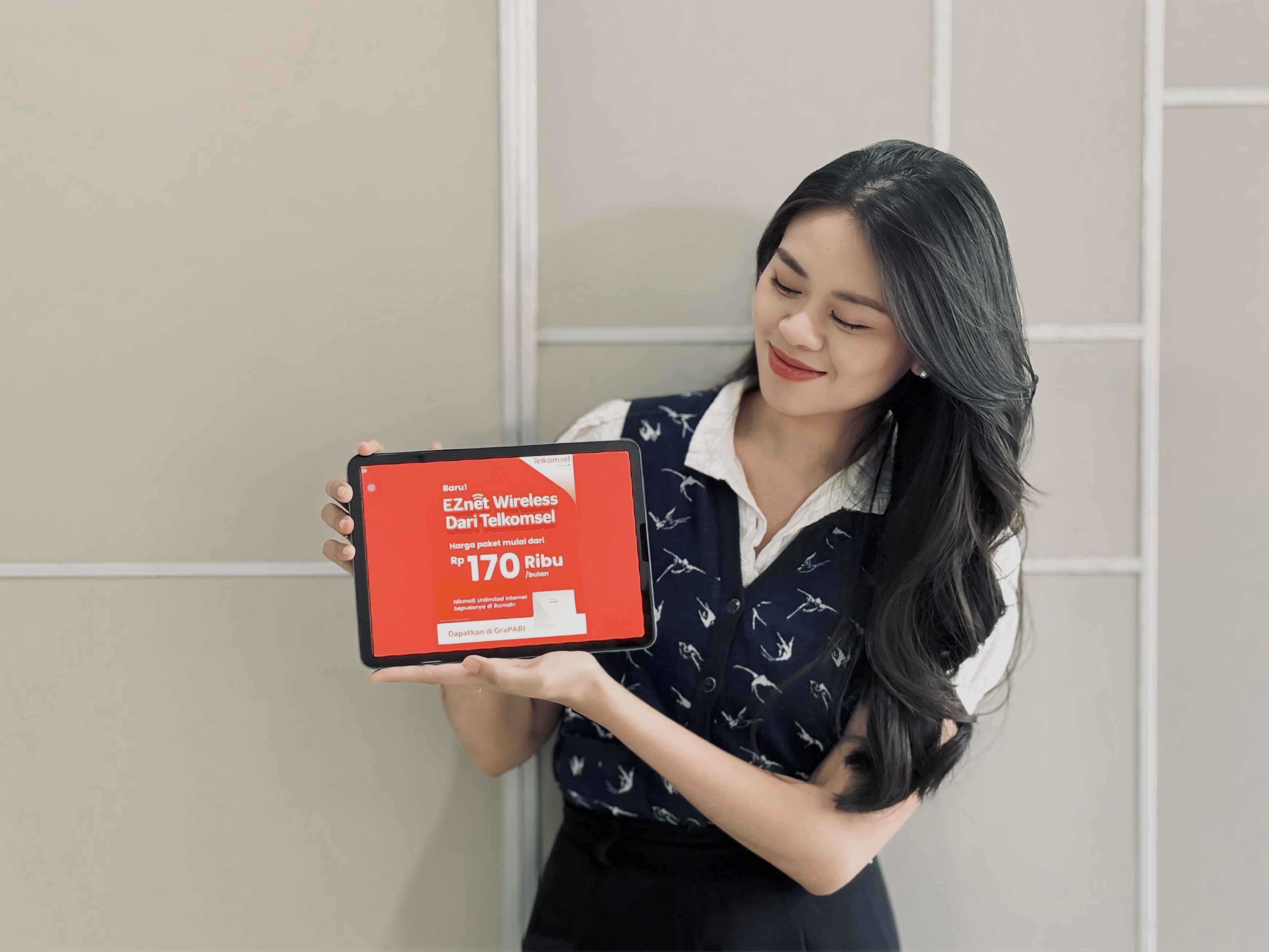 EZNET WIRELESS BY TELKOMSEL: Telkomsel perkenalkan EZnet Wireless yang merupakan layanan internet rumah unlimited pascabayar dari Telkomsel menggunakan modem seluler EZnet.