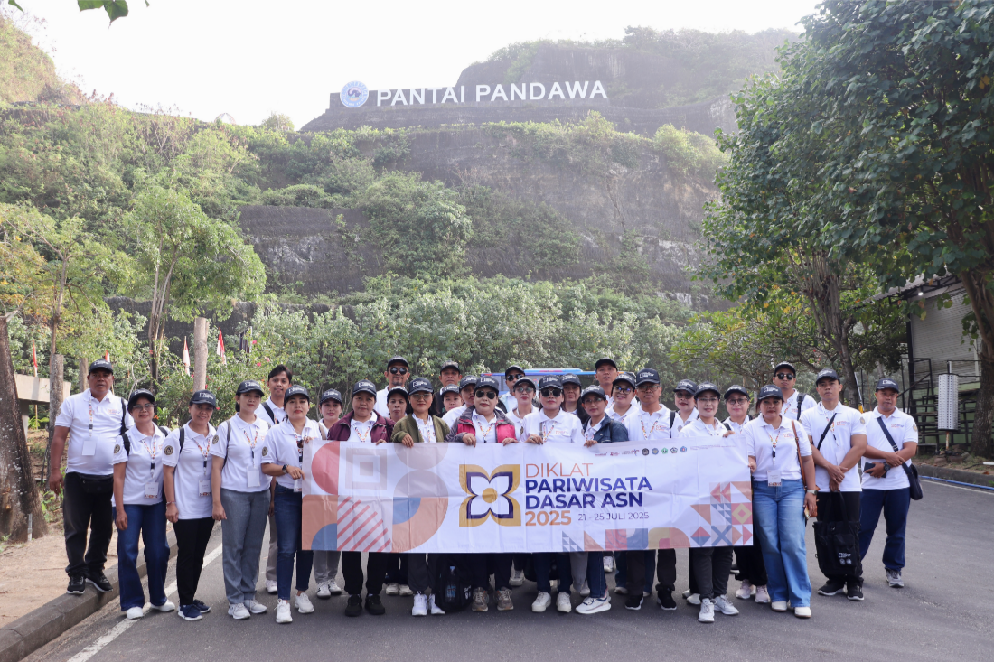 RANGKAIAN: Diklat PARDAS Tahun 2025 bagi ASN dari Dinas Pariwisata Tabanan, Bangli, dan Klungkung oleh Poltekpar Bali (24/7/2025). (Wayan Widiyantara/Radar Bali)