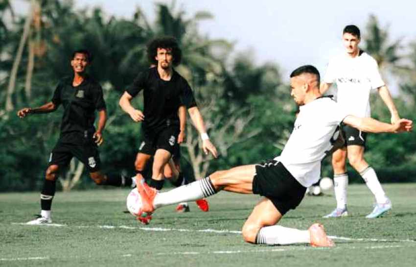 KEMAS DUA GOL : Boris Kopitovic tampil apik saat menghadapi Deltras FC.(foto:media bali united)