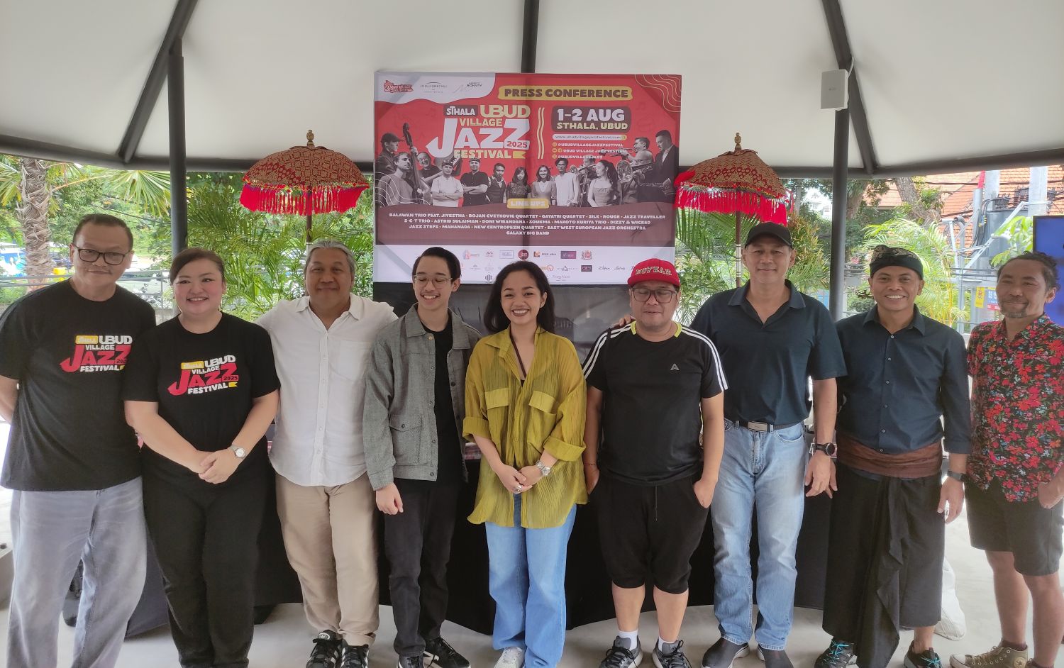 ADA PESAN KHUSUS: Panitia dan musisi UVJF menggelar konferensi pers di Denpasar, Jumat (25/7/2025)