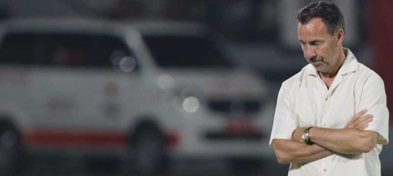 MENGAKUI SERDADU TRIDATU LEBIH KUAT : Pelatih PSIM Jogjakarta, Hans van Gastel. (foto: miftahuddin/Radar Bali)