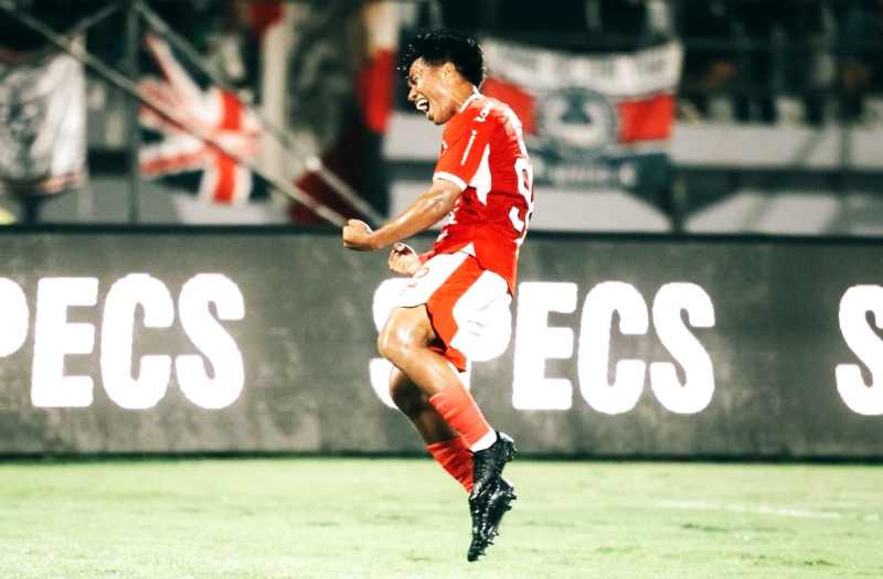 GEMBIRA TAK TERPERI : Kegembiraan Reyner Barusu usai menjebol gawang PSIM Jogja. (foto: Media Bali United)