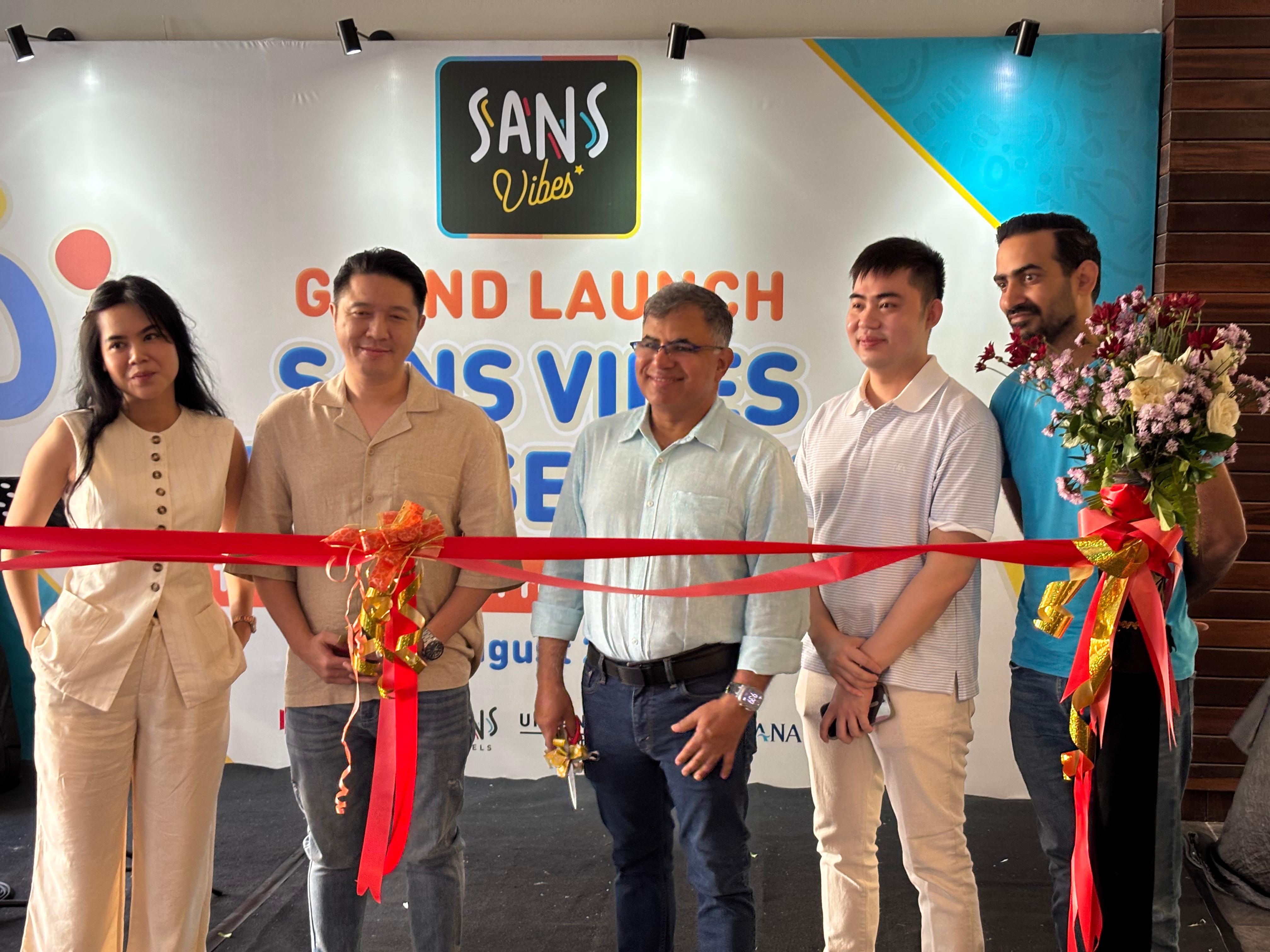 PASAR MILENIAL: Para manajemen Sans Vibes saat pembukaan properti ke-100 di Seminyak Kuta 1 Agustus 2025