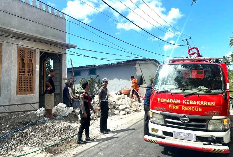 KARENA LENGAH : Vila di Banjar Bodong, Desa Ped, Kecamatan Nusa Penida, yang  terbakar. (Foto: Humas Polres Klungkung)