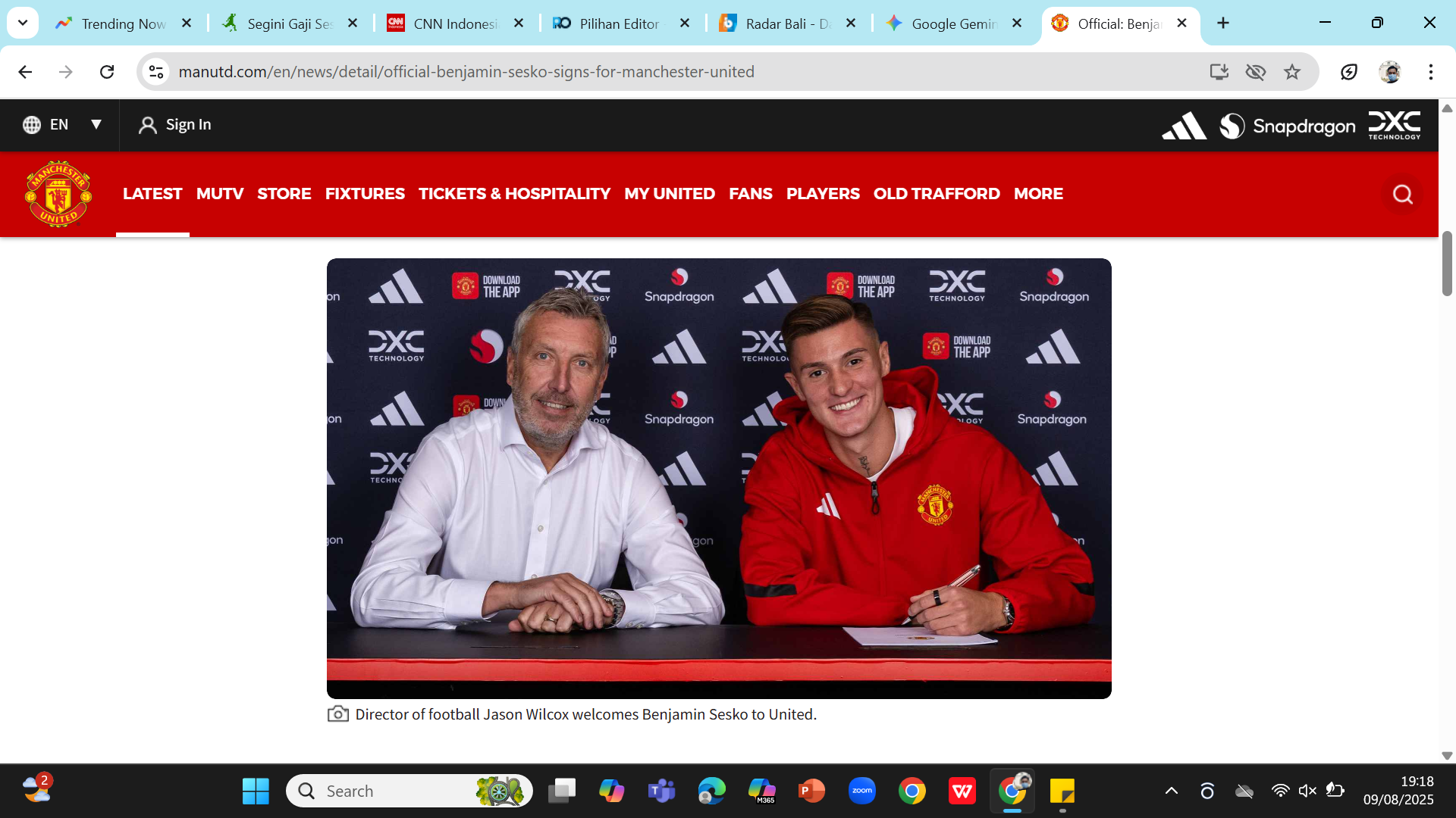 REKRUTAN BARU - Benjamin Sesko menandatangani kontrak transfer dari Leipzig ke MU.